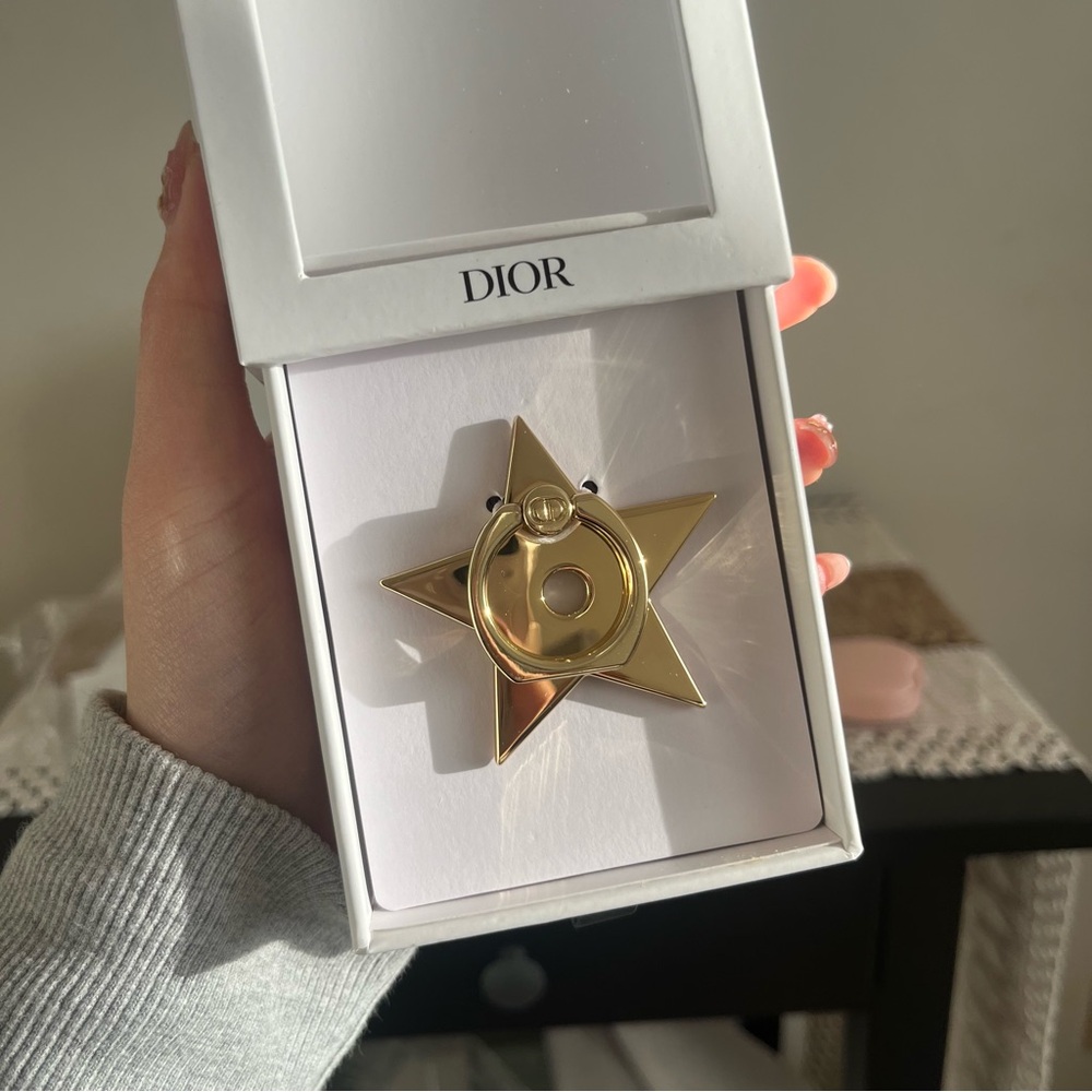 Dior gold star phone ring